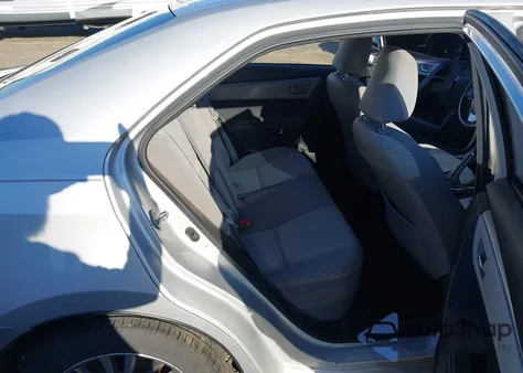 2015 Toyota Corolla Le Plus z USA, uszkodzony, nr VIN 5YFBURHE5FP204390